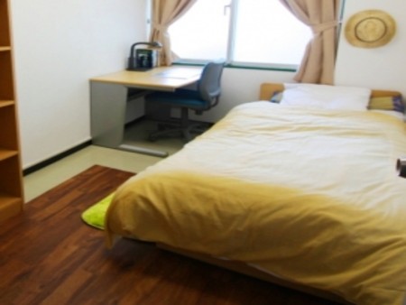 簡易間仕切ではない完全な個室なのでリラックスして待機できます！