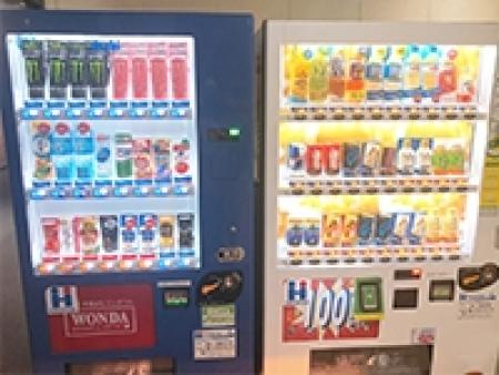 事務所内に自販機あり('ω')